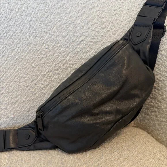 Lo & Sons - Bond Leather Sling Bag - Picture 9 of 9